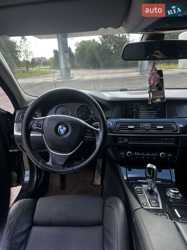 Седан BMW 5 Series 2012 в Волочиске