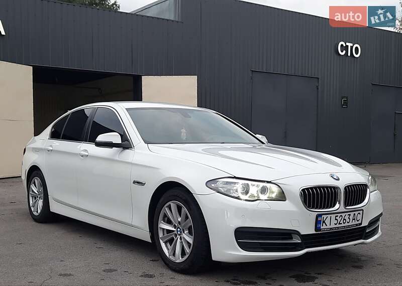 Седан BMW 5 Series 2016 в Сквире