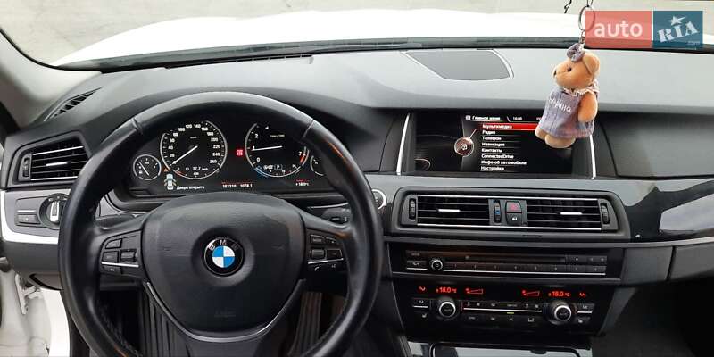 Седан BMW 5 Series 2016 в Сквире