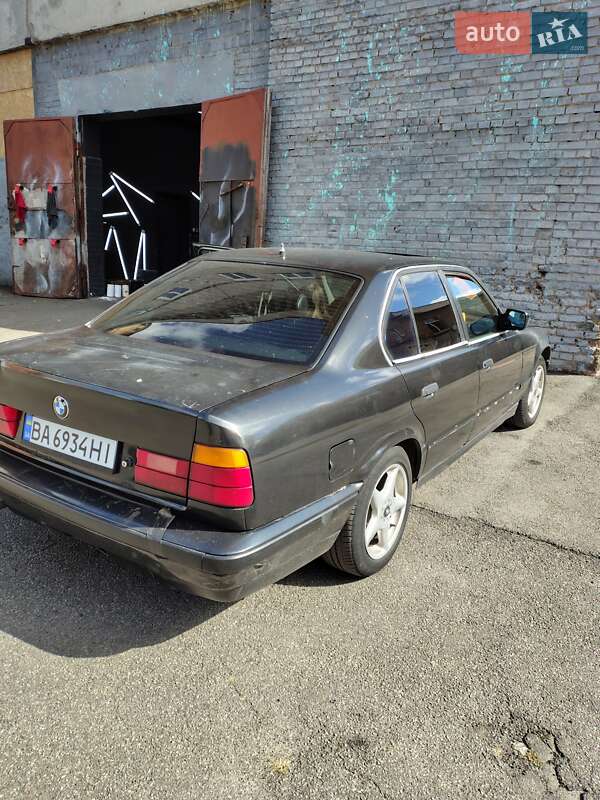 Седан BMW 5 Series 1993 в Кропивницькому