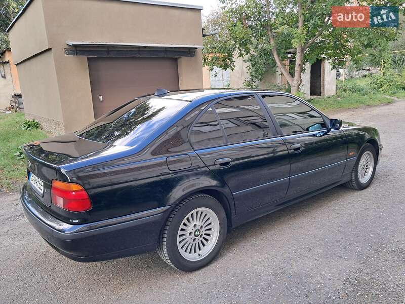 Седан BMW 5 Series 2000 в Черновцах
