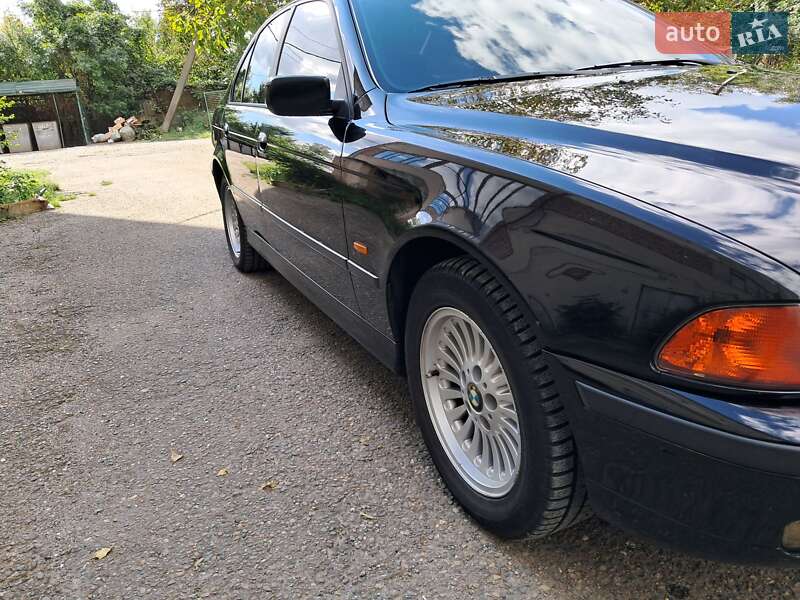 Седан BMW 5 Series 2000 в Черновцах