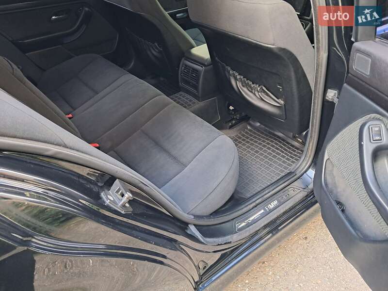 Седан BMW 5 Series 2000 в Черновцах