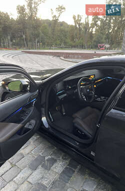 Седан BMW 5 Series 2023 в  фото 10 Седан BMW 5 Series 2023 в
