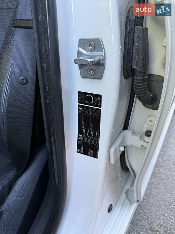 Седан BMW 5 Series 2012 в Києві