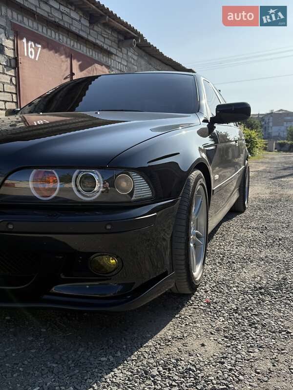 Седан BMW 5 Series 2001 в Еланце