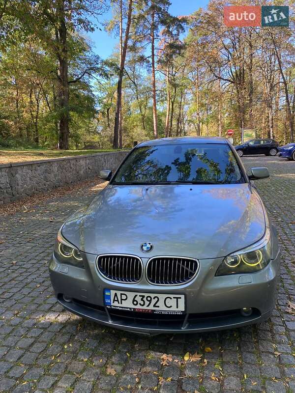 Седан BMW 5 Series 2005 в Каневе
