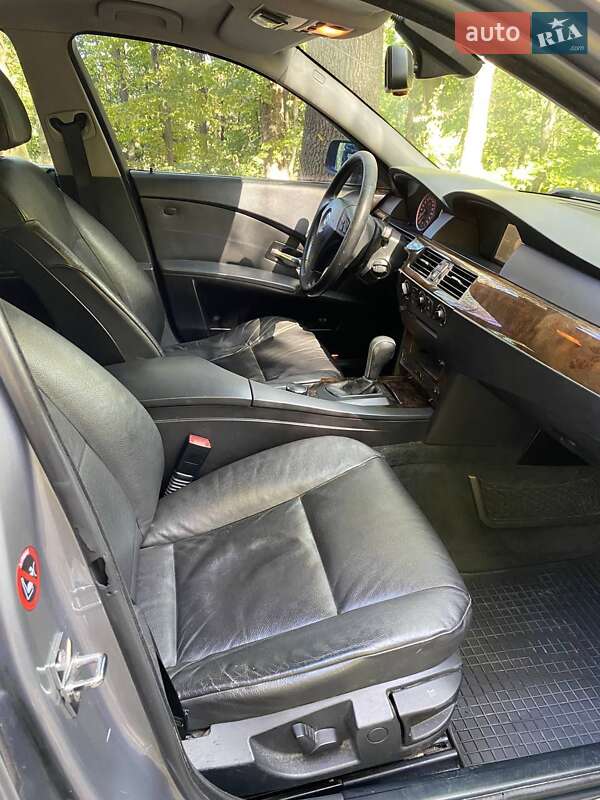 Седан BMW 5 Series 2005 в Каневе