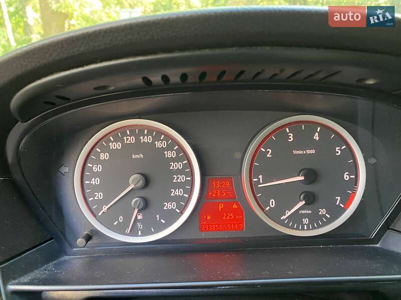 Седан BMW 5 Series 2005 в Каневе