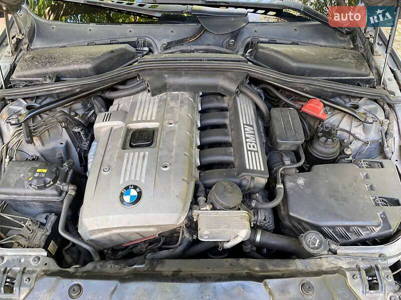 Седан BMW 5 Series 2005 в Каневе