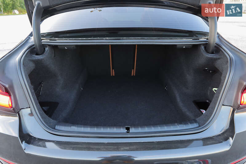 Седан BMW 5 Series 2019 в Львове