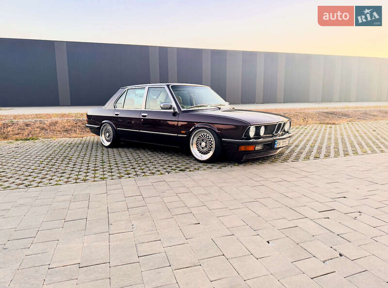 Седан BMW 5 Series 1982 в Хмельницькому