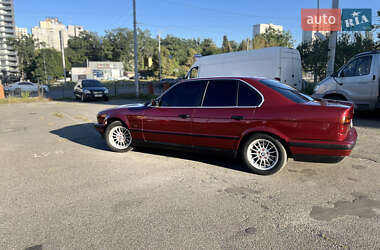 Седан BMW 5 Series 1993 в Киеве
