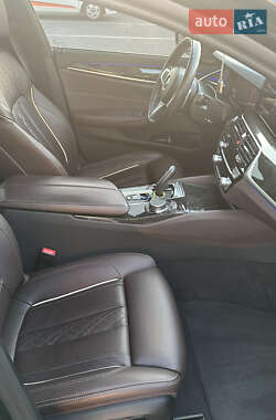 Седан BMW 5 Series 2023 в 
