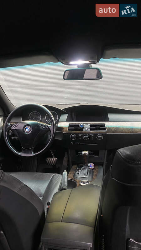 Седан BMW 5 Series 2003 в Смыге