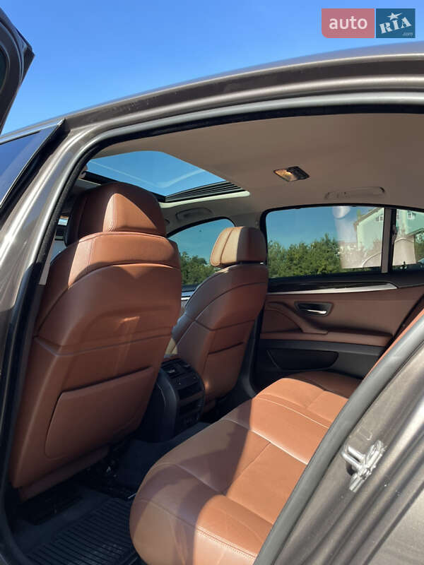 Седан BMW 5 Series 2010 в Львові