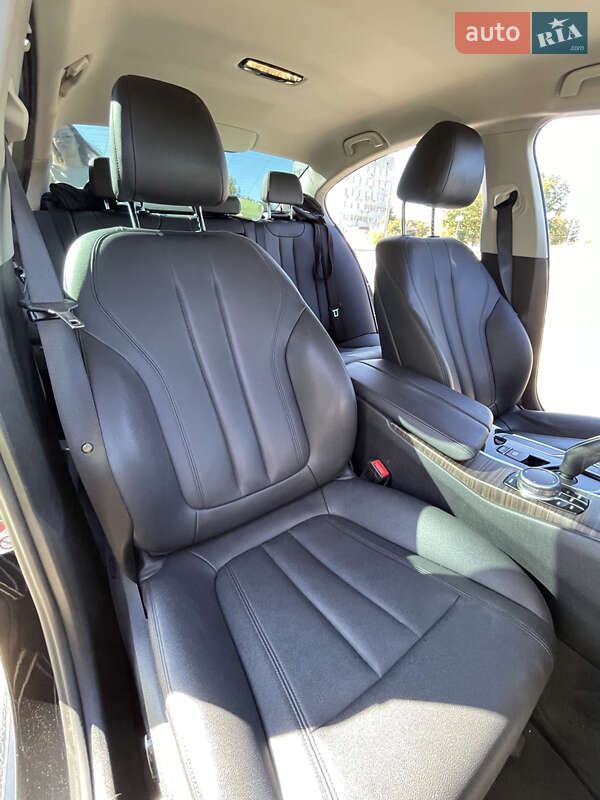 Седан BMW 5 Series 2017 в Хмельницком