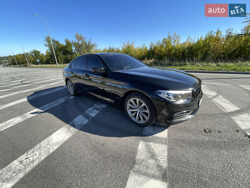 Седан BMW 5 Series 2017 в Хмельницком