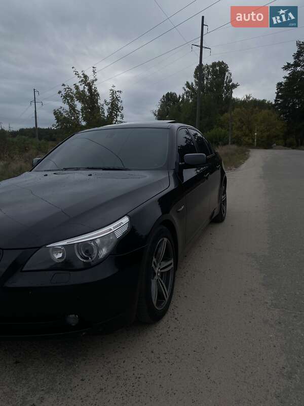 Седан BMW 5 Series 2004 в Ахтырке