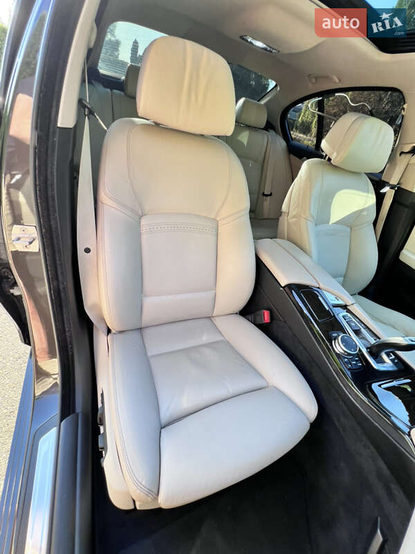 Седан BMW 5 Series 2015 в Киеве