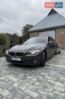 Седан BMW 5 Series 2011 в Вараші