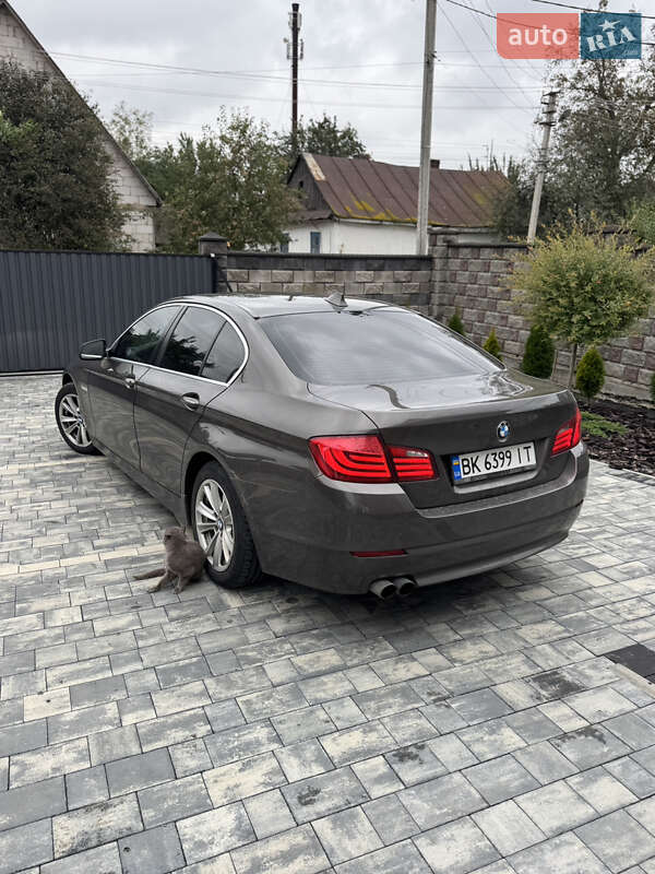 Седан BMW 5 Series 2011 в Вараше фото 3 Седан BMW 5 Series 2011 в Вараше