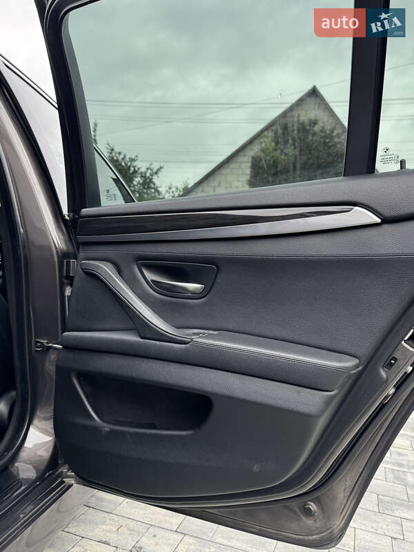 Седан BMW 5 Series 2011 в Вараше фото 21 Седан BMW 5 Series 2011 в Вараше