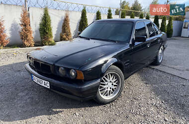 Седан BMW 5 Series 1990 в Ромнах