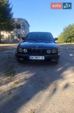 Седан BMW 5 Series 1989 в Монастириській