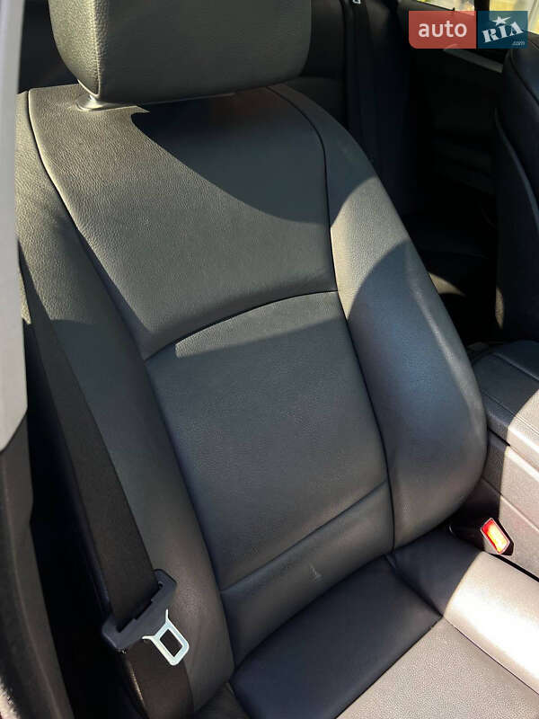Седан BMW 5 Series 2013 в Львове