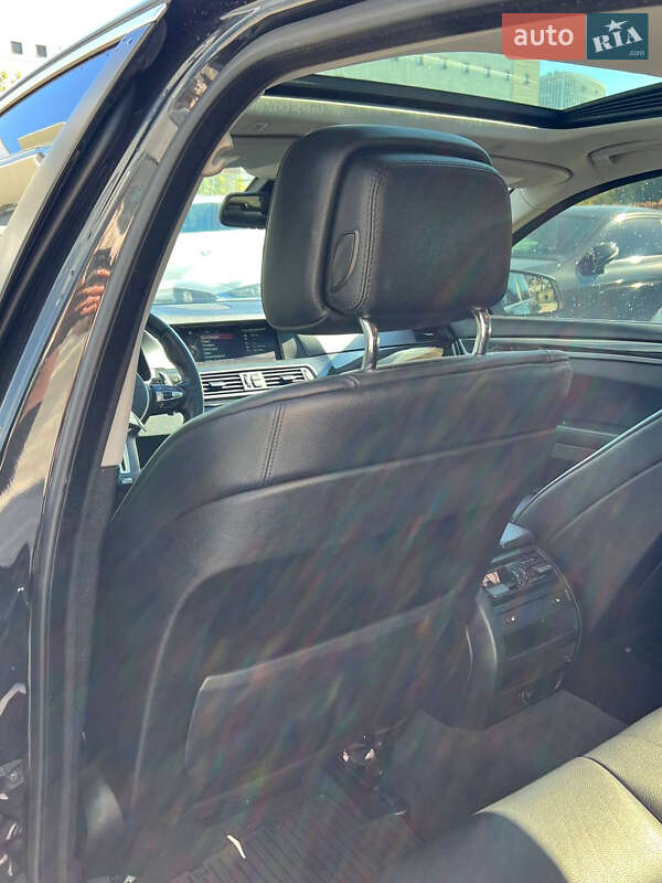 Седан BMW 5 Series 2013 в Львове