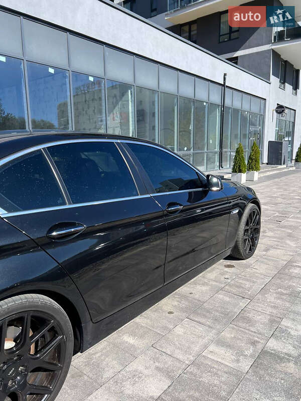 Седан BMW 5 Series 2013 в Львове