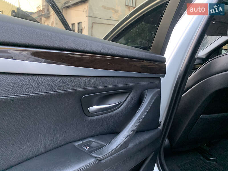 Седан BMW 5 Series 2013 в Надворной