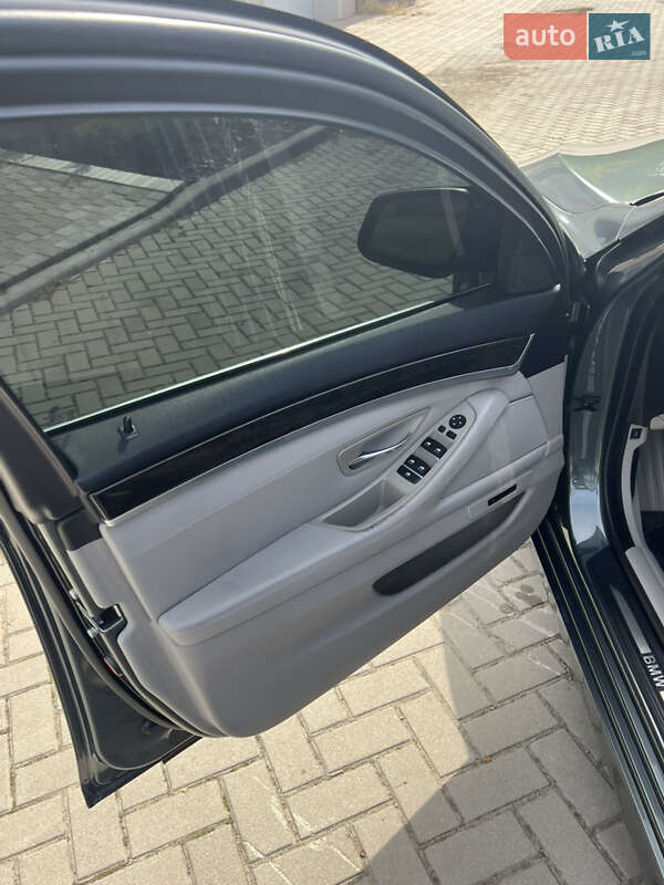 Седан BMW 5 Series 2012 в Днепре