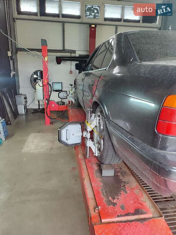 Седан BMW 5 Series 1993 в Кропивницькому