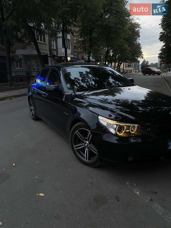 Седан BMW 5 Series 2004 в Ахтырке