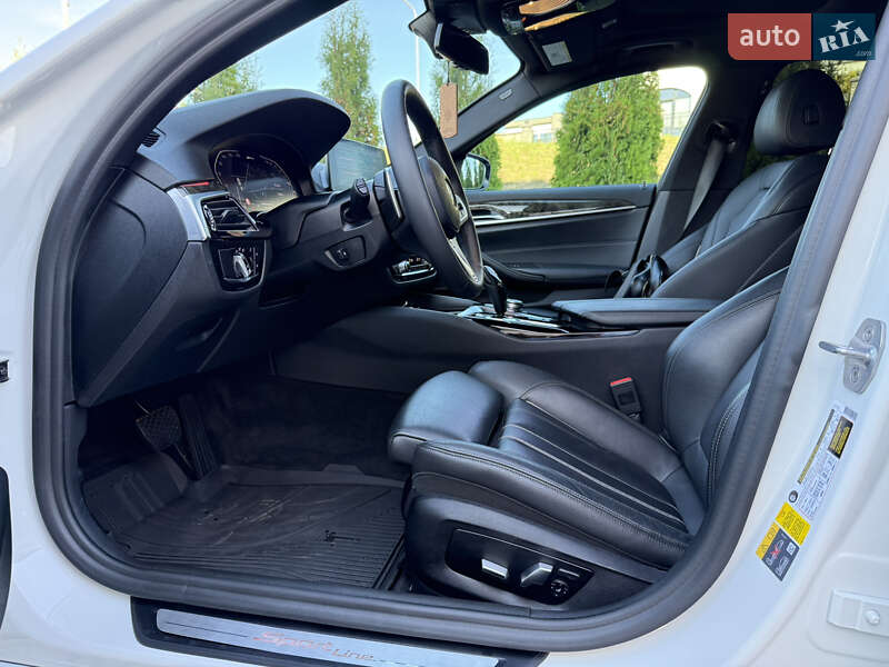 Седан BMW 5 Series 2019 в Ровно