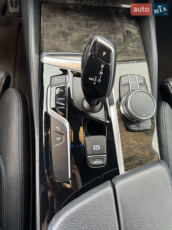 Седан BMW 5 Series 2016 в Львове