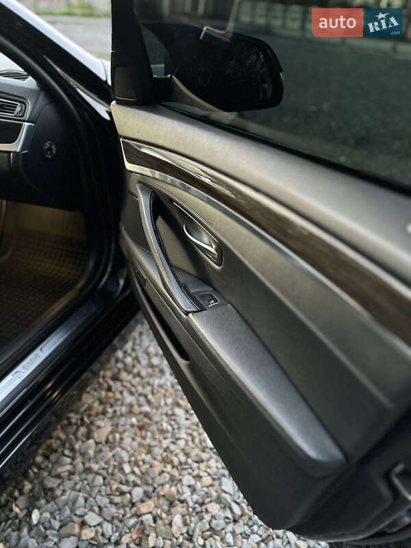 Седан BMW 5 Series 2014 в Самборе