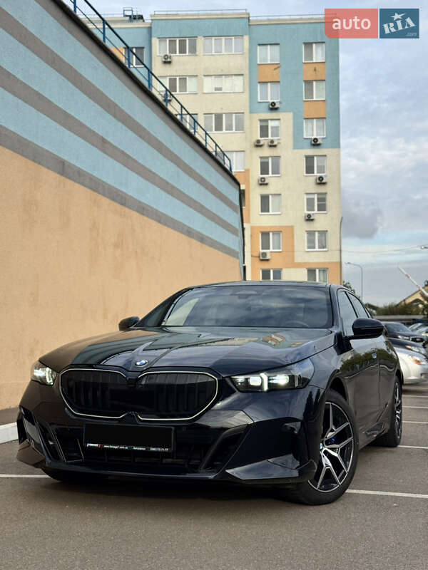 Седан BMW 5 Series 2023 в Киеве