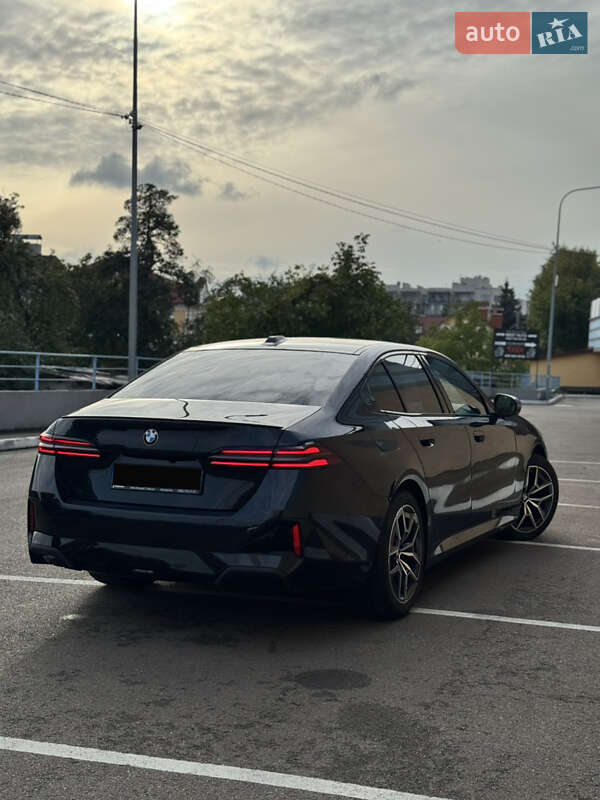 Седан BMW 5 Series 2023 в Киеве