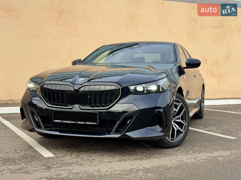 Седан BMW 5 Series 2023 в Киеве