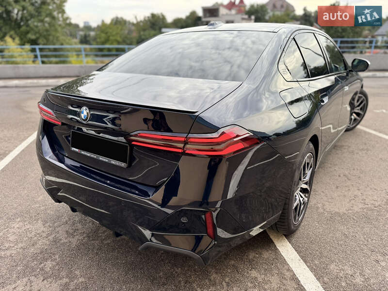 Седан BMW 5 Series 2023 в Киеве