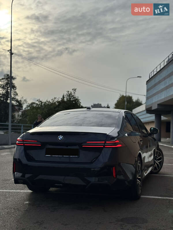 Седан BMW 5 Series 2023 в Киеве
