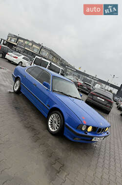 Седан BMW 5 Series 1990 в Черновцах