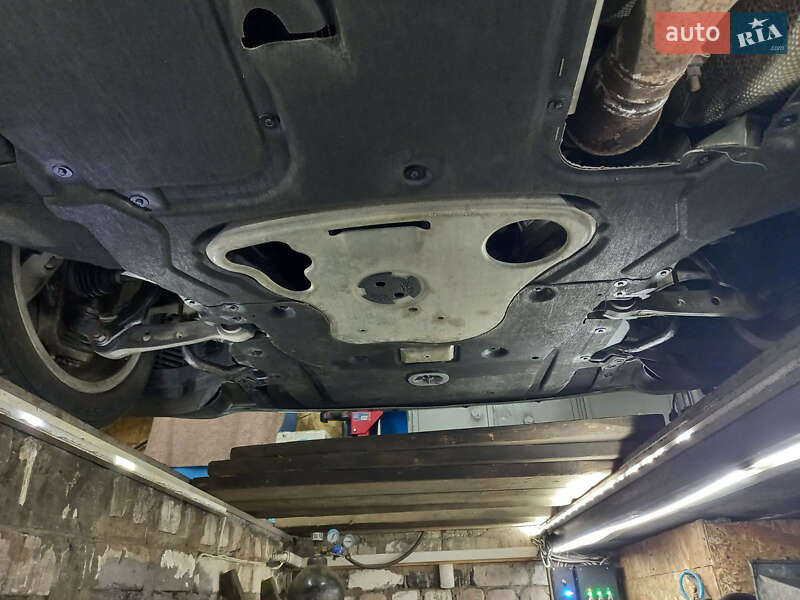 Седан BMW 5 Series 2012 в Днепре