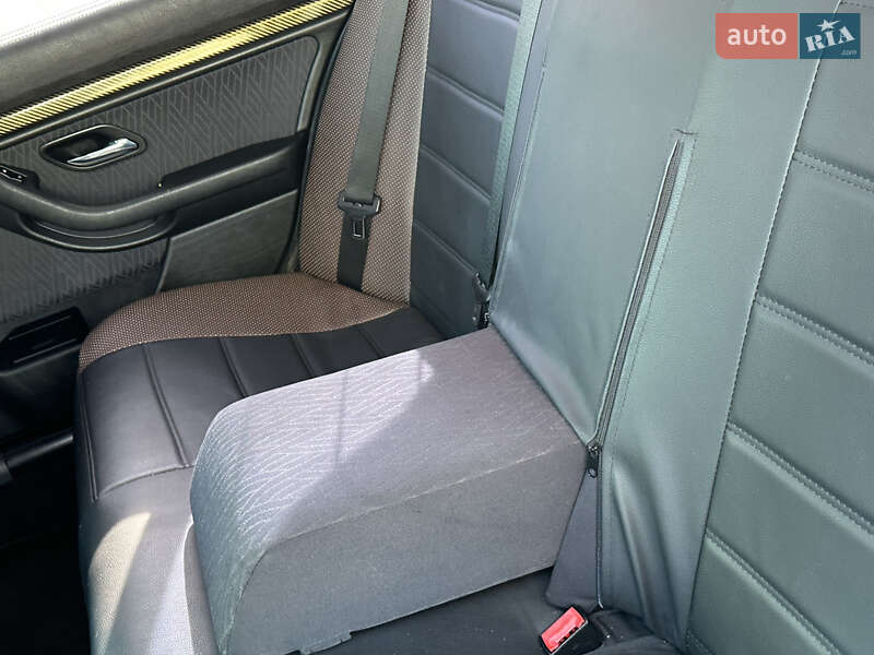 Седан BMW 5 Series 2002 в Житомире