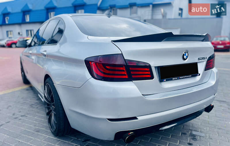 Седан BMW 5 Series 2011 в Ровно