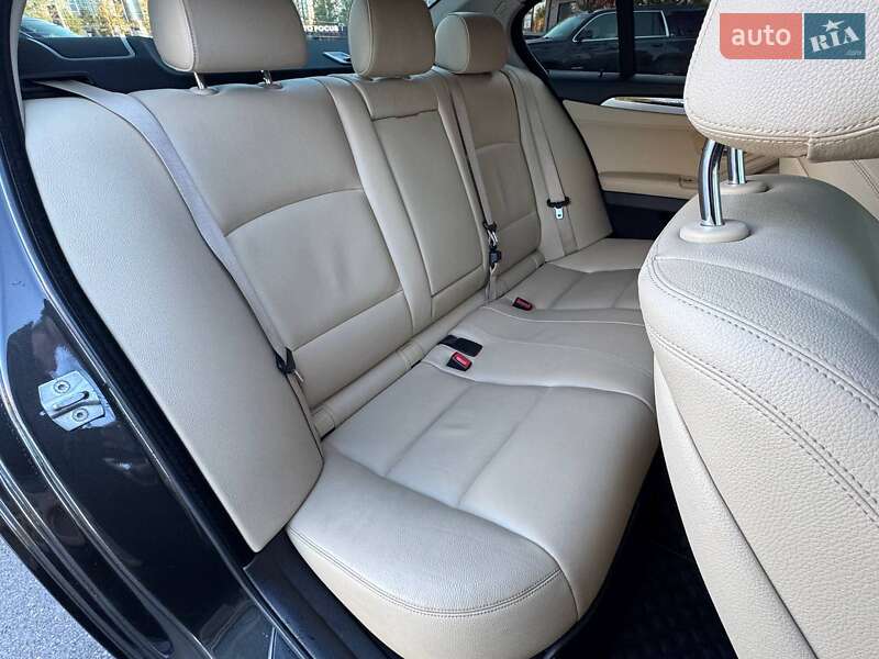 Седан BMW 5 Series 2015 в Киеве