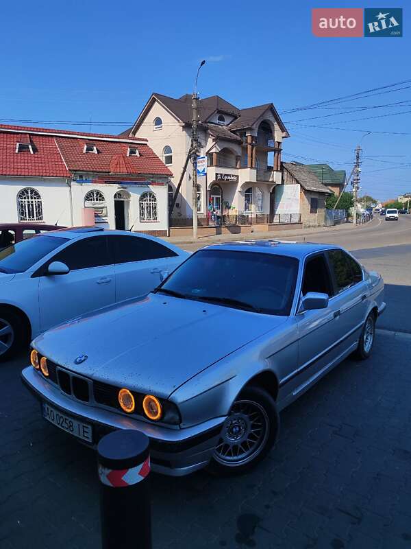 Седан BMW 5 Series 1991 в Тячеве